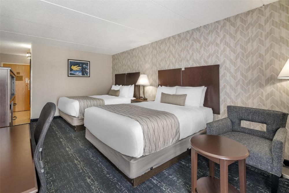 Queen Room with Two Queen Beds - Non-Smoking interior